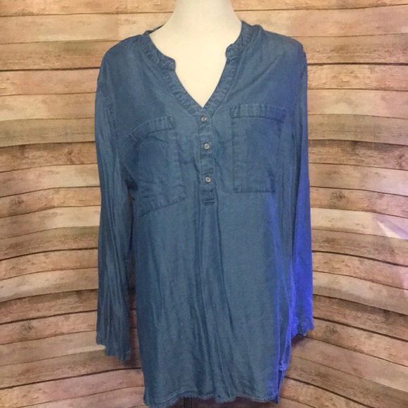 riley & James Tops - Denim chambry popover